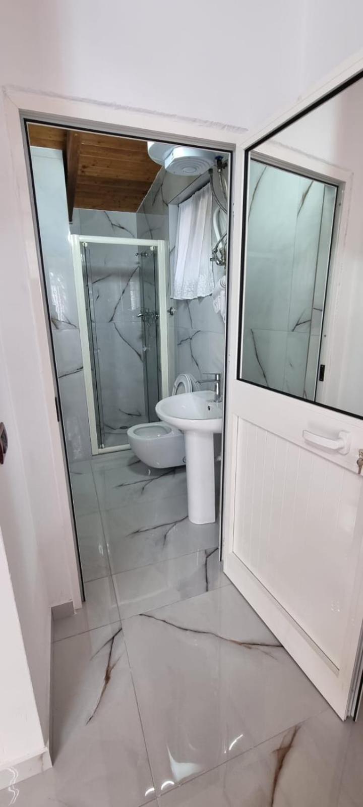Hotel Restorant Olti Shetaj Luaran gambar